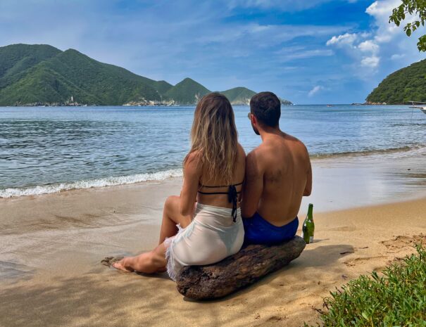 pareja en el parque tayrona - girfriend and boy Tayrona Park