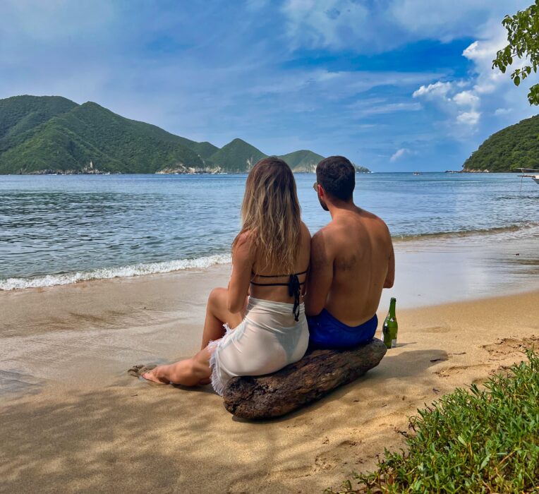 pareja en el parque tayrona - girfriend and boy Tayrona Park
