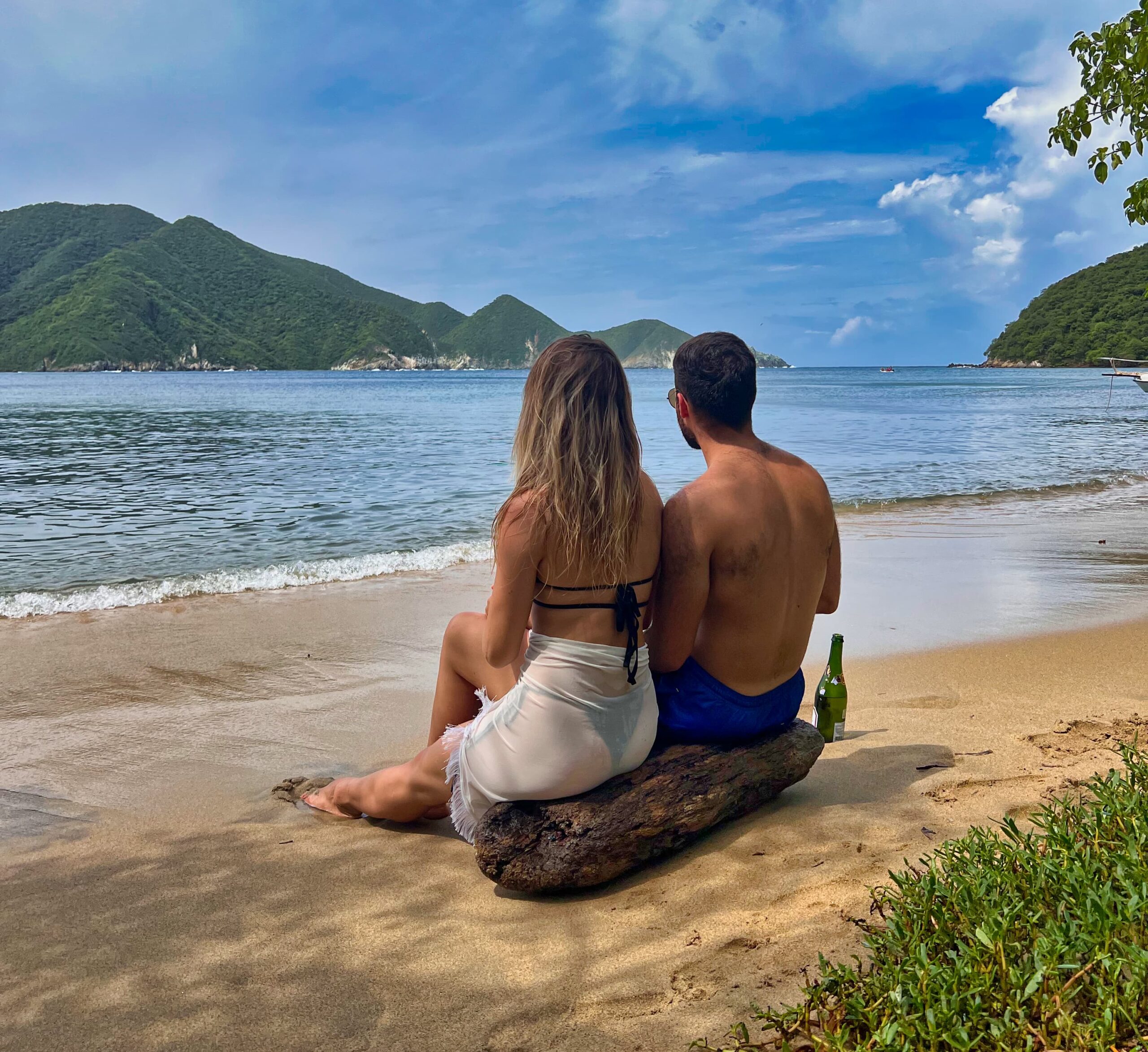 pareja en el parque tayrona - girfriend and boy Tayrona Park